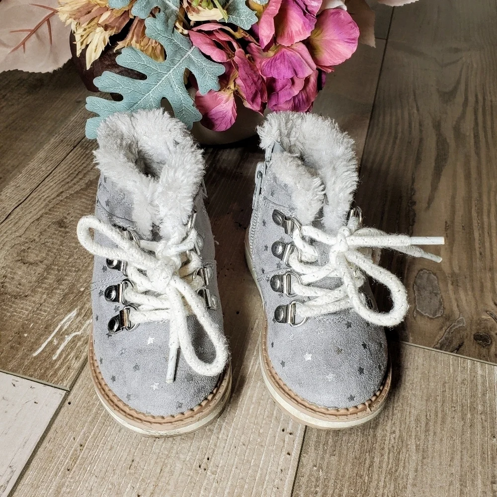 Cat & Jack Toddler Girl’s Boots Reed Lace-Up Fleece Lined Winter Fashion Size 5